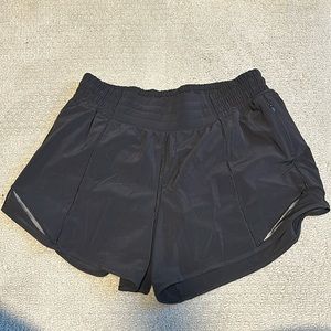 Lululemon Hotty Hot Short High Rise II 4" Black Sz 6